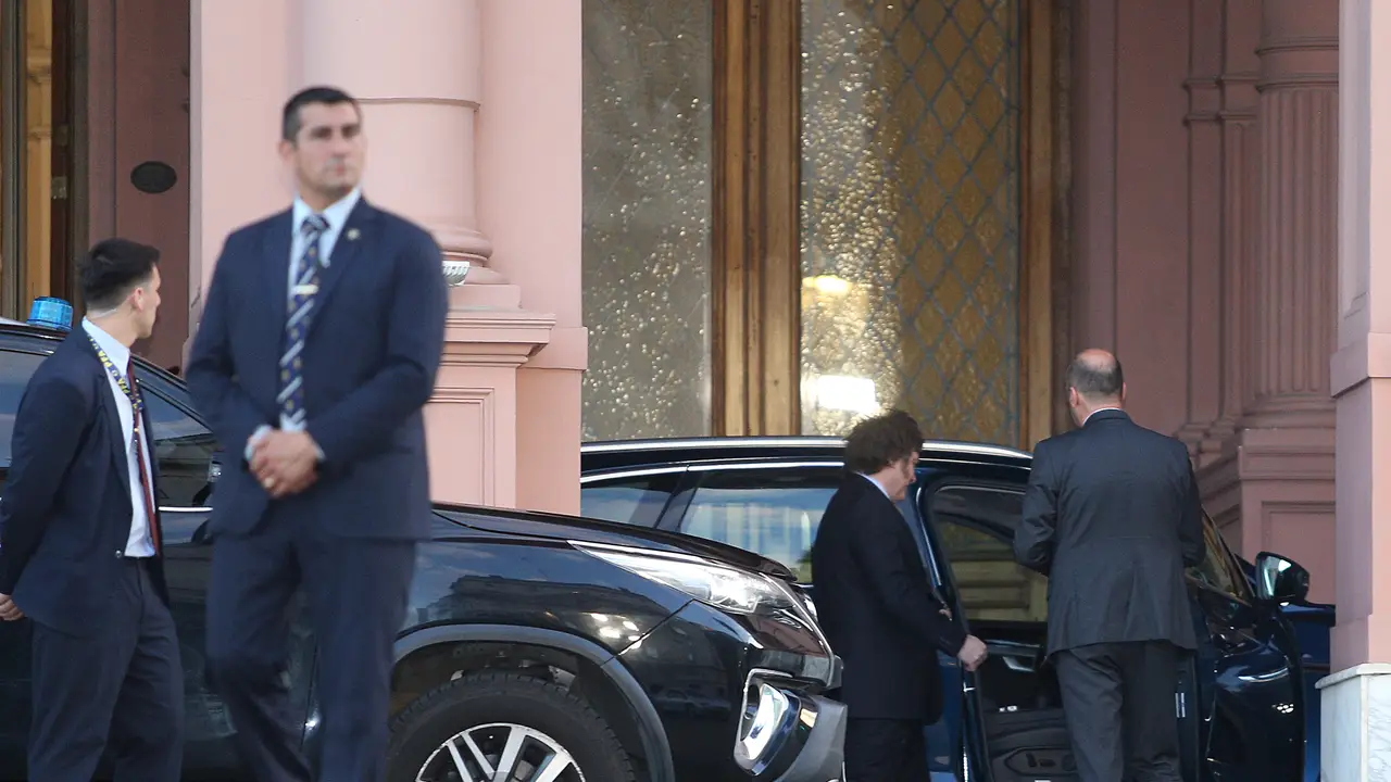 Milei teme su 2017: se quedó hasta la noche en Casa Rosada, no quiso usar el helicóptero y a Bullrich la sostiene