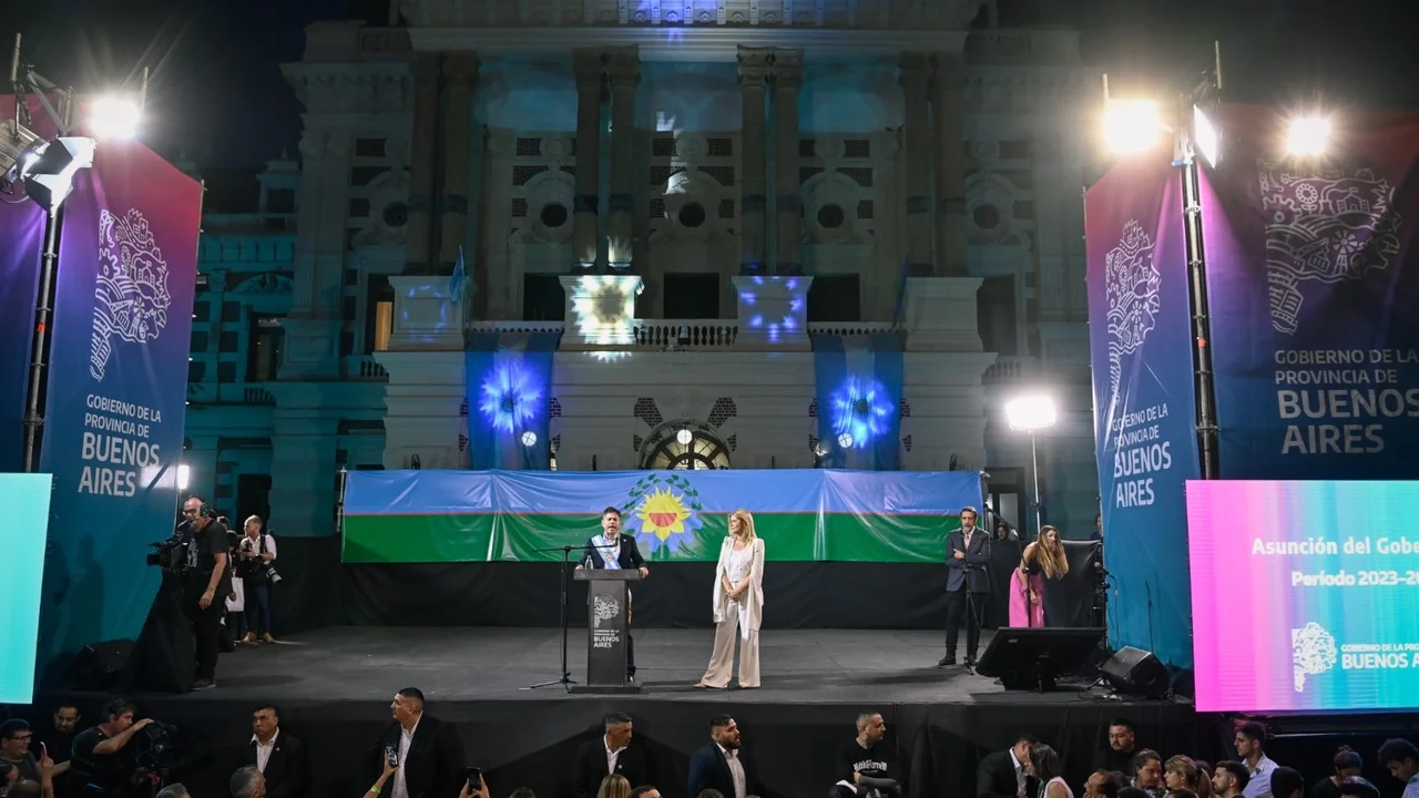 Kicillof le toma juramento a un nuevo gabinete con mayor peso político y de renombre 