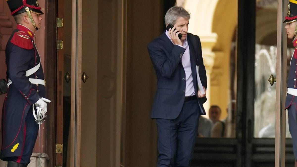 Las cuentas públicas cerraron junio con déficit, aunque el semestre terminó con saldo positivo