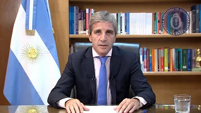 Una funcionaria pública arremetió contra Caputo luego del anuncio de las medidas económicas Una funcionaria pública arremetió contra Caputo luego del anuncio de las medidas económicas