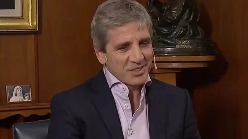 Caputo anunció un blanqueo de capitales: "El que ingrese los dólares al sistema bancario no va a pagar nada"