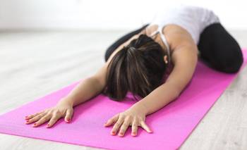 Chau dolor lumbar: la postura de yoga que hay que recomiendan | Salud