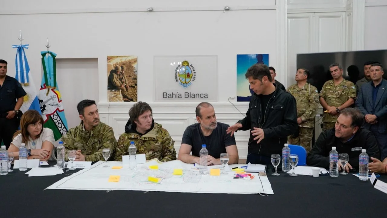 Tras el temporal que dejó muertos, Milei y Kicillof viajan a Bahía Blanca