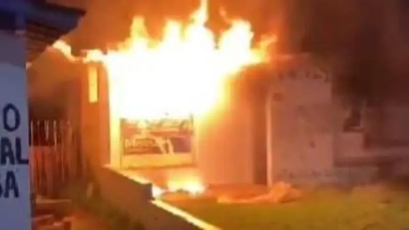 Incendiaron un local de Nuevo Encuentro en Villa Gesell