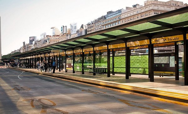 Colectivos en Buenos Aires: redujeron en un 50% el servicio en el AMBA ...