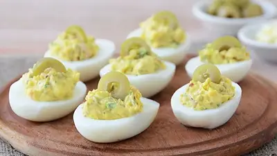 Receta de huevos rellenos para Navidad y Año Nuevo: cómo hacerlos Receta de huevos rellenos para Navidad y Año Nuevo: cómo hacerlos