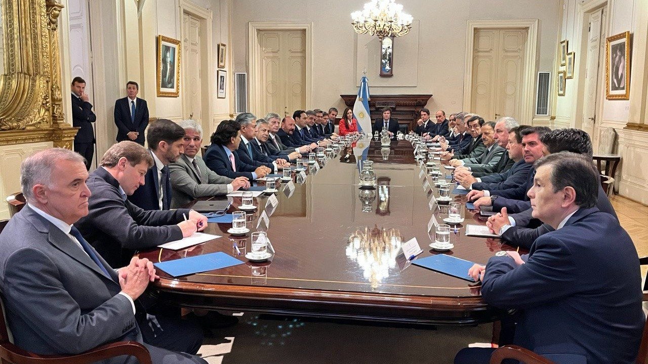 Gobernadores de Juntos por el Cambio le exigen a Milei restituir el Impuesto a las Ganancias