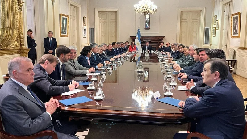 Gobernadores de Juntos por el Cambio le exigen a Milei restituir el Impuesto a las Ganancias