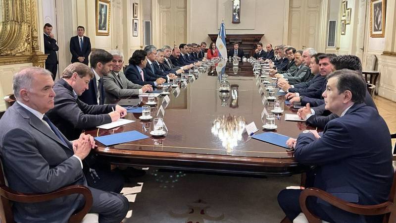 La Liga de Gobernadores peronista pidió no revertir Ganancias y coparticipar el impuesto al cheque