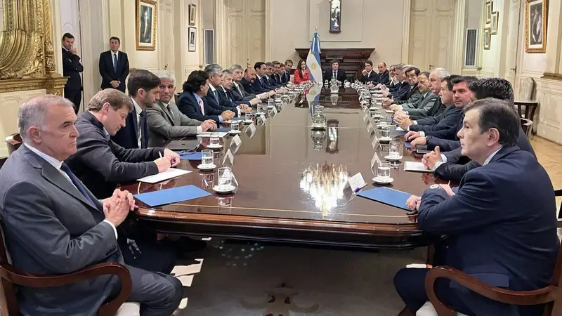 La Liga de Gobernadores peronista pidió no revertir Ganancias y coparticipar el impuesto al cheque