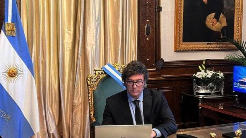 El día de su primera protesta, Milei anuncia por cadena el DNU que desregula la economía