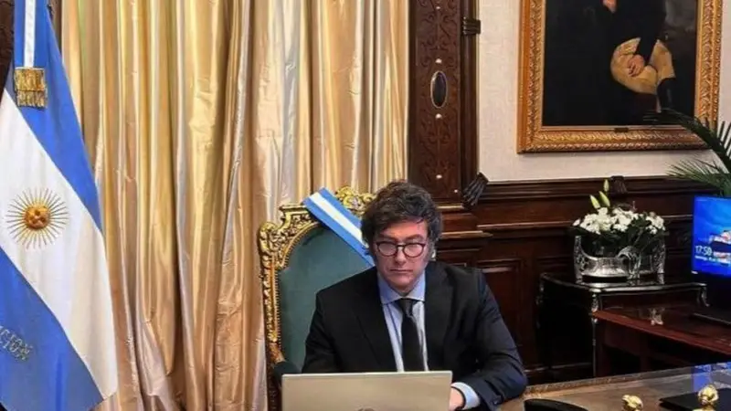 El día de su primera protesta, Milei anuncia por cadena el DNU que desregula la economía