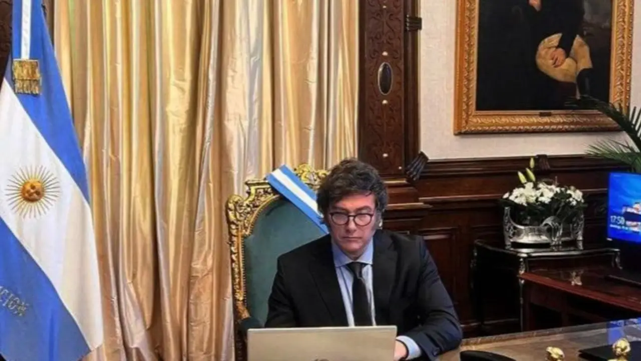 El día de su primera protesta, Milei anuncia por cadena el DNU que desregula la economía
