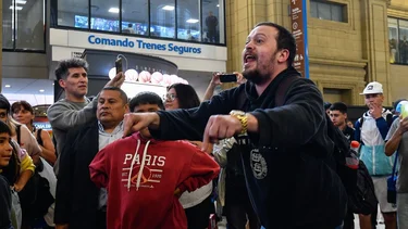 Peleas, gritos y malestar en la estación Constitución antes de la protesta