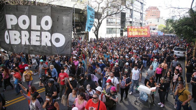 Dos detenidos durante protesta de organizaciones sociales rumbo Plaza de Mayo