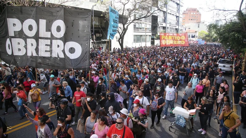 Dos detenidos durante protesta de organizaciones sociales rumbo Plaza de Mayo