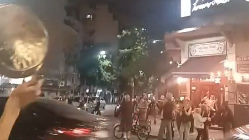 Cacerolazos hoy: las imágenes de la protesta tras la cadena nacional de Milei por el DNU