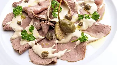 Fotografía del plato Vitello Tonnato Fotografía del plato Vitello Tonnato