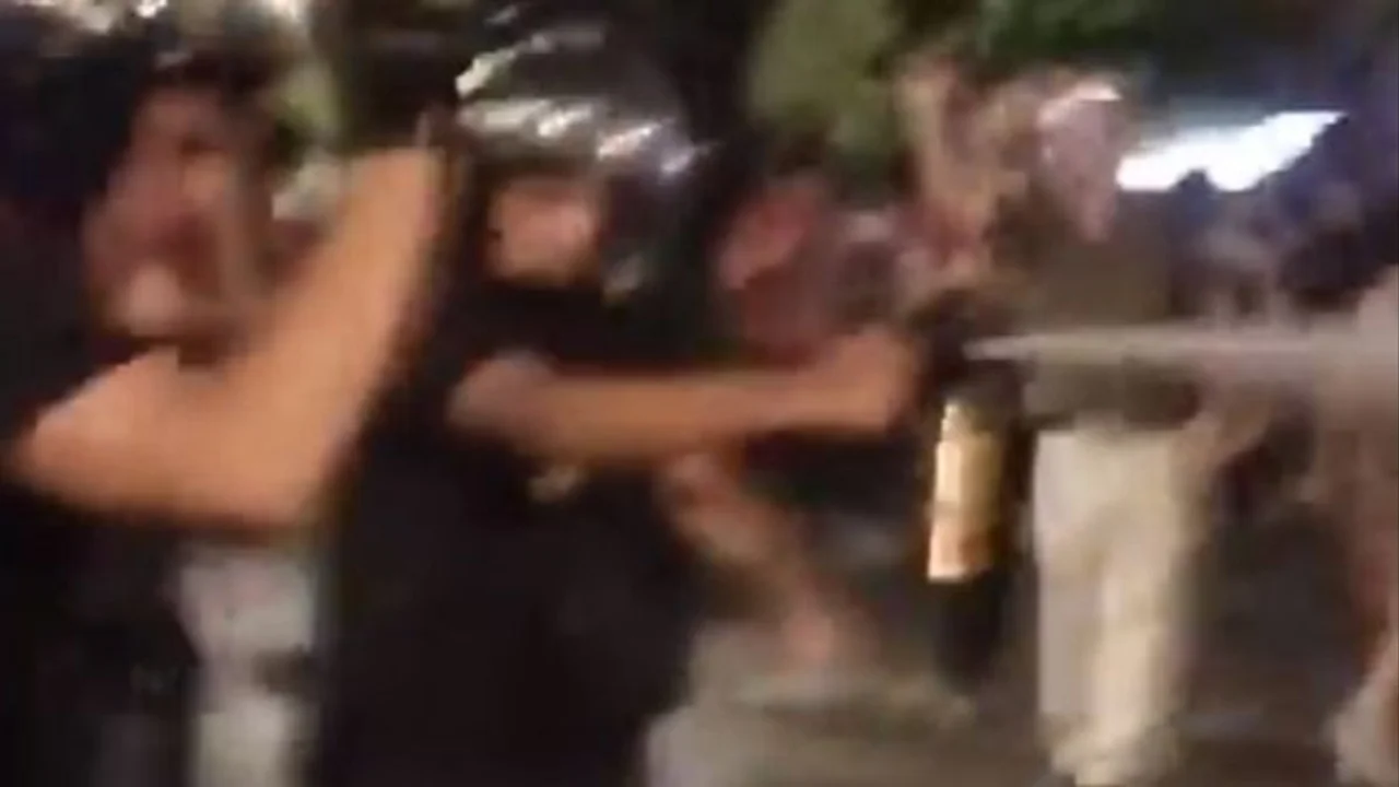 La policía reprimió con gases el cacerolazo de Córdoba 