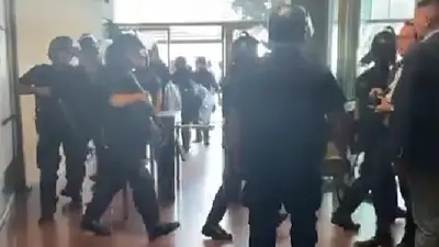 ATE denunció "violencia institucional" de la Infantería y alertan por posibles despidos ATE denunció "violencia institucional" de la Infantería y alertan por posibles despidos