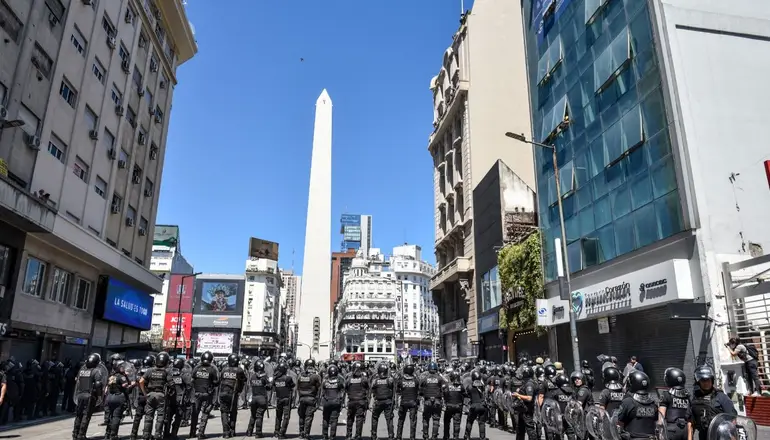 Bullrich desafía a la Justicia y ratifica las requisas en la movilización del 24