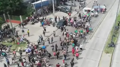 Sin protocolo antipiquetes, cortaron la Ruta 3 para protestar contra el DNU Sin protocolo antipiquetes, cortaron la Ruta 3 para protestar contra el DNU