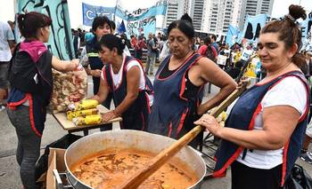 Cocineras de comedores le reclaman alimentos a Milei: "Crueldad" | Hambre