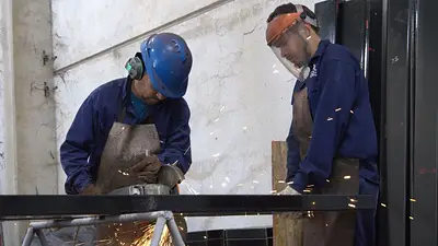El desplome industrial se tomó una pausa en agosto y mejoró 0,6% mensual El desplome industrial se tomó una pausa en agosto y mejoró 0,6% mensual