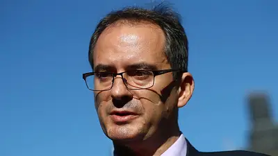 Tribunal británico juzga a presuntos espías rusos que utilizaron Facebook para atrapar a periodista Tribunal británico juzga a presuntos espías rusos que utilizaron Facebook para atrapar a periodista