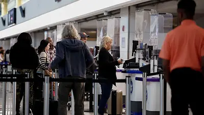 EEUU registró un récord de 3,08 millones de pasajeros aéreos el domingo, según agencia EEUU registró un récord de 3,08 millones de pasajeros aéreos el domingo, según agencia