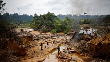La minería indígena complica la lucha de Brasil contra el oro ilegal