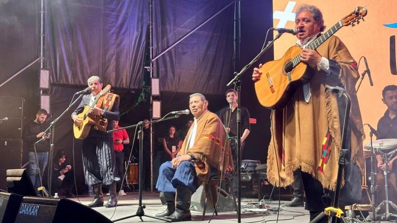 Los integrantes de Los Manseros Santiagueños