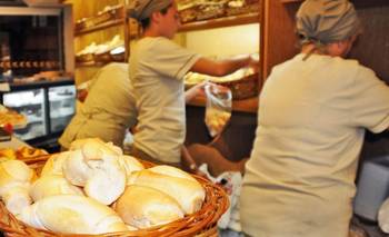 Ni el Mundial salvó al pan y las facturas: mantienen los precios para no perder más | Crisis económica