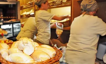 Ni el Mundial salvó al pan y las facturas: mantienen los precios para no perder más | Crisis económica
