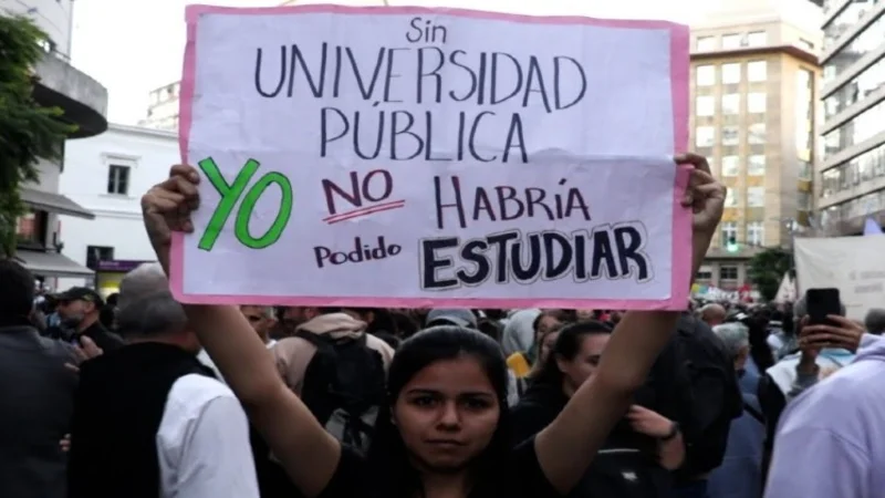 Universidades pagas para extranjeros: la palabra de los alumnos que eligen Argentina para estudiar tras el anuncio de Milei