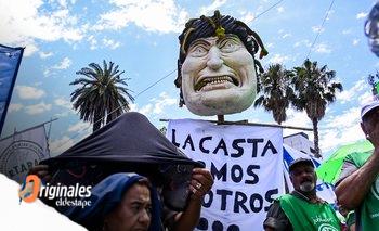 Motosierra al trabajo: destrucción de empresas y empleo a un año de la Ley Bases | Crisis económica