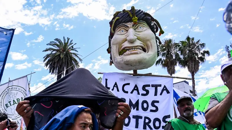 Descontento entre los votantes de Milei: caída del apoyo y desafíos económicos