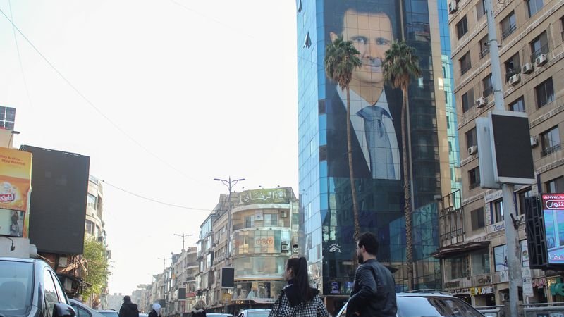 Mando del Ejército sirio informa a oficiales que régimen de Assad ha terminado, dice un oficial