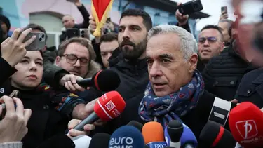 Candidato ultraderechista rumano dice que la democracia "se canceló" junto con las elecciones