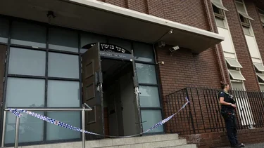 Australia crea un grupo de trabajo contra el antisemitismo tras el incendio provocado de una sinagoga