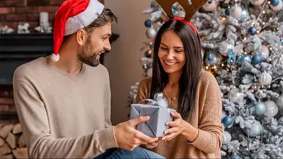 Qué regalarle a mi novia para Navidad, según la Inteligencia Artificial Qué regalarle a mi novia para Navidad, según la Inteligencia Artificial