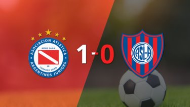 Argentinos Juniors venció a San Lorenzo con un gol en contra