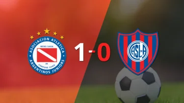 Argentinos Juniors venció a San Lorenzo con un gol en contra