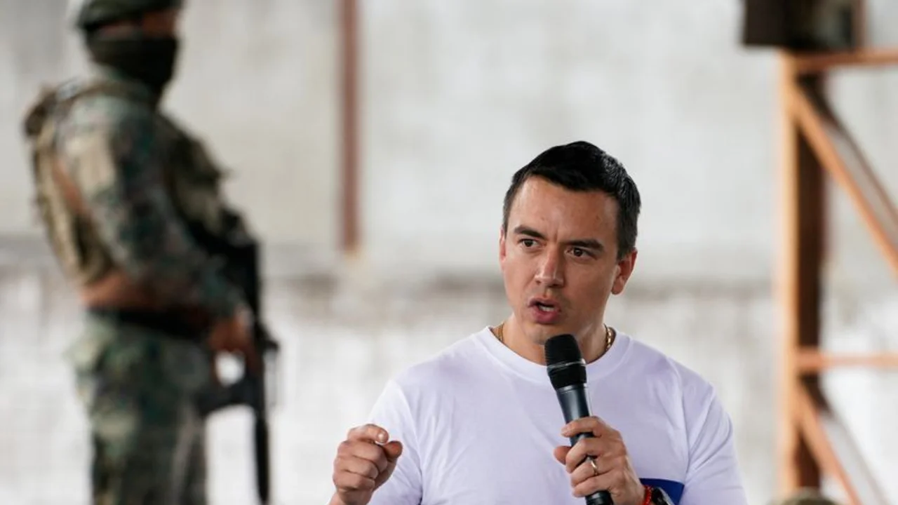 Presidente de Ecuador dice que no habrá más cortes de electricidad desde el 20 de diciembre