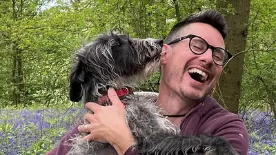 Perro y humano. Perro y humano.