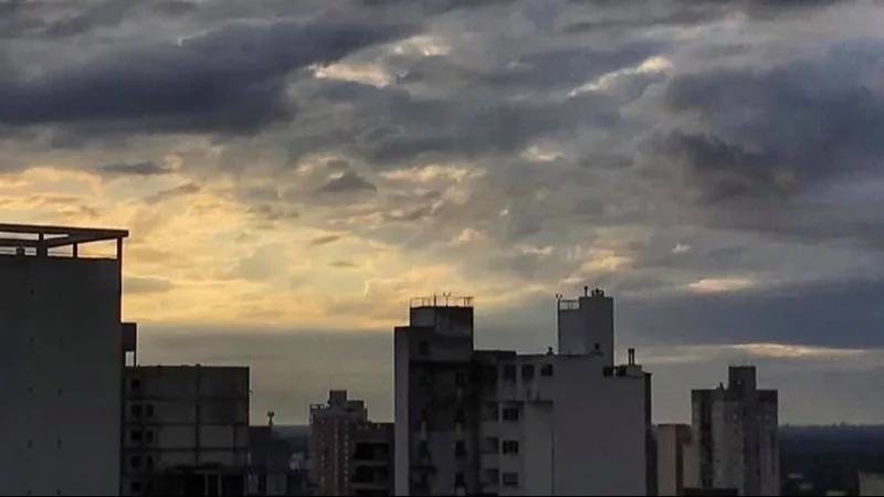 Cielo algo nublado, CABA.