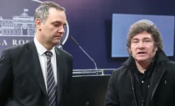 Milei retruca, lo sostiene a Adorni y lo lleva a Rosario al Día de la Bandera | Escándalo libertario