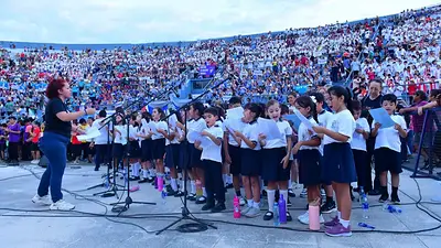 Las Escuelas le Cantan a la Navidad: la novedosa propuesta formoseña que promueve la música y la cultura navideña en las aulas Las Escuelas le Cantan a la Navidad: la novedosa propuesta formoseña que promueve la música y la cultura navideña en las aulas