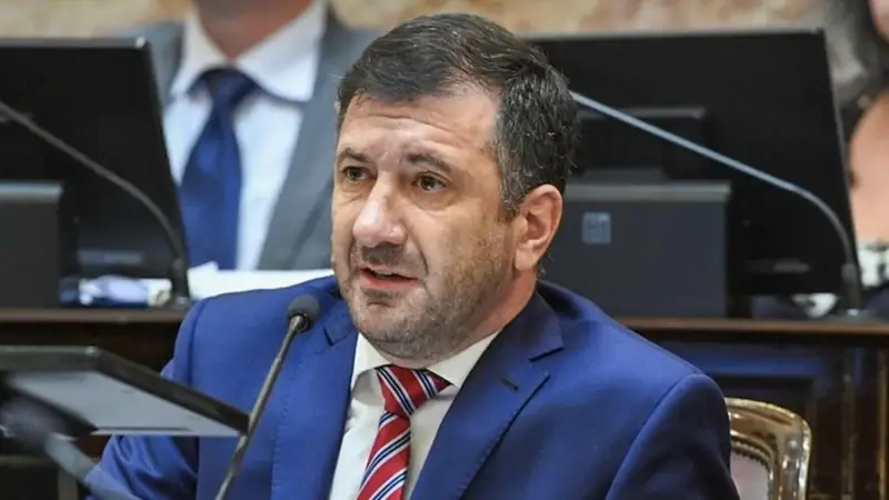 Cómo votó la Cámara de Senadores la expulsión de Kueider, detenido en Paraguay 