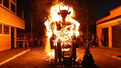 Noche de la Quema del Diablo en Guatemala. Noche de la Quema del Diablo en Guatemala.